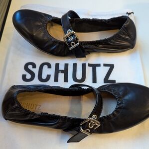 Black Flats with Soft Leather and Rounded Toe